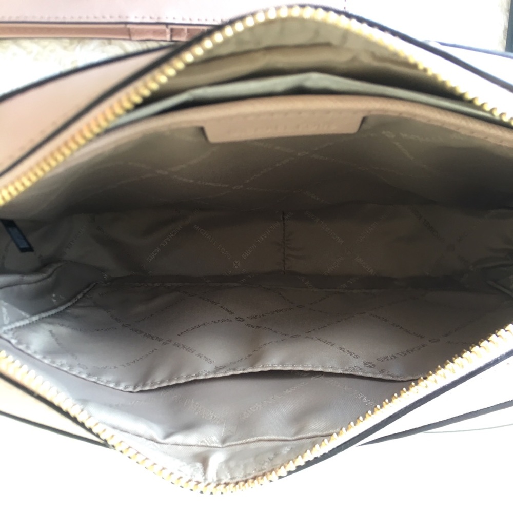 Michael Kors Jet Set Crossbody Bundle & Wallet Set - Picture 4 of 7